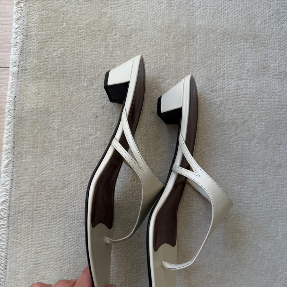 The Row Graphic Thong Sandals - Picture 7 of 7